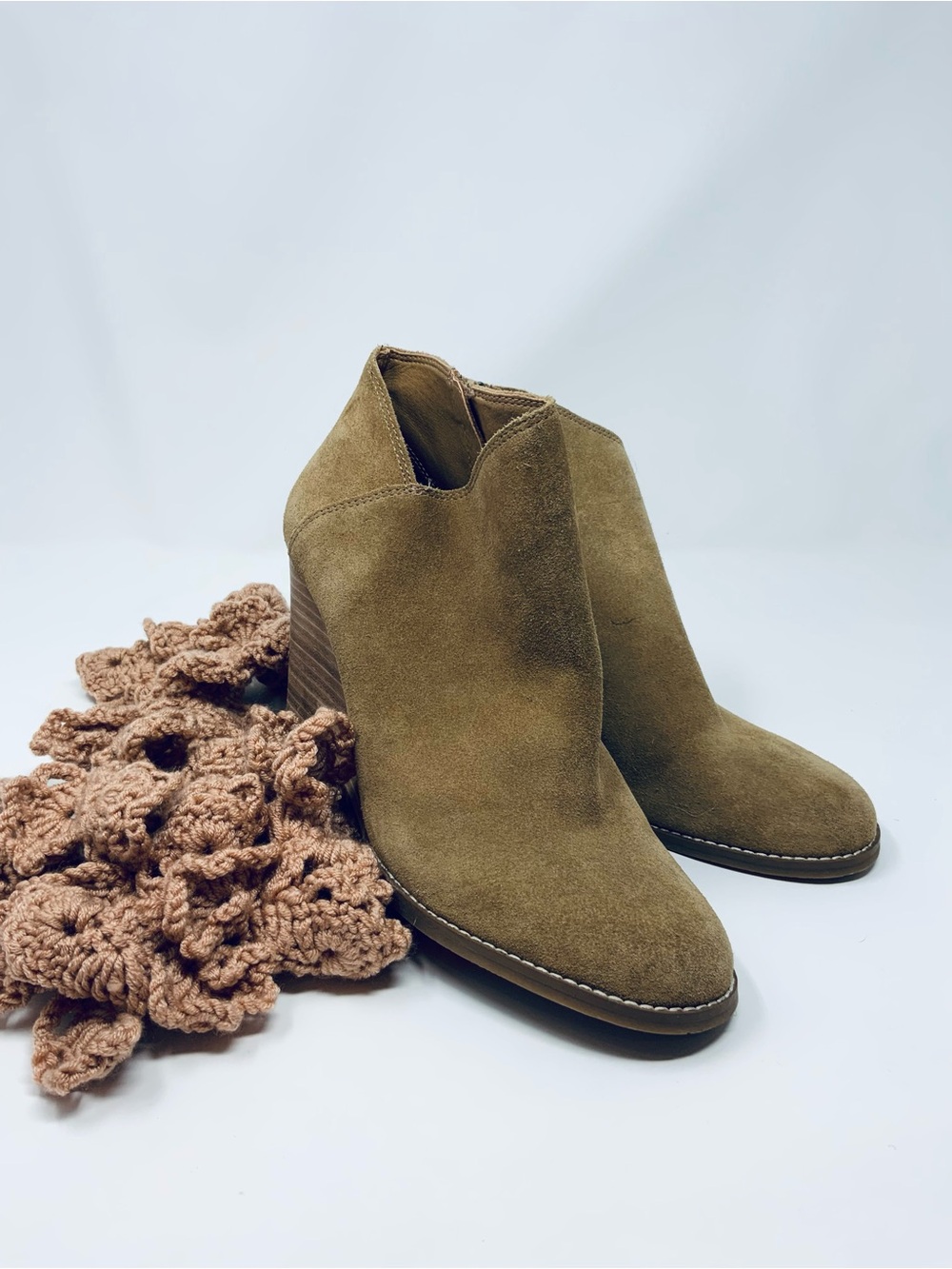 Lucky Brand NWOT Tan Suede Ankle Booties Size 10